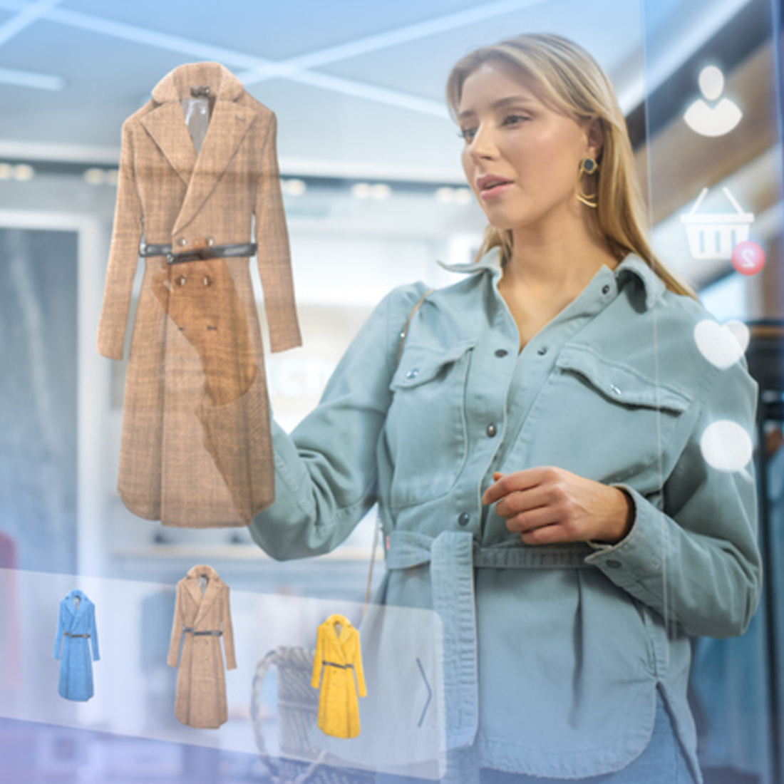 Femme en chemise bleue interagissant avec un écran tactile montrant plusieurs manteaux longs à choisir.