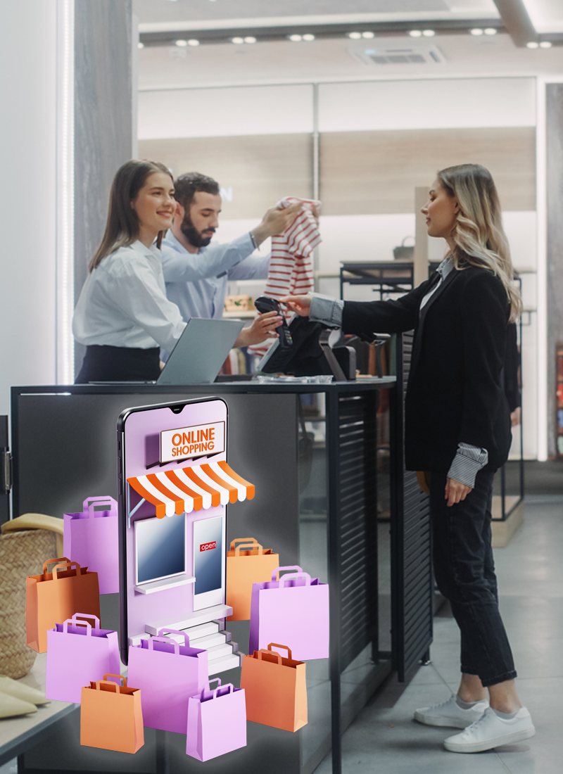 Client payant avec téléphone à la caisse, vendeurs scannant un vêtement, icône de shopping en ligne superposée.