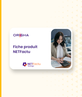 Carte produit montrant le logo ORISHA en haut à gauche, le texte "Fiche produit NETFactu" au centre, et un logo NETFactu Teranga en bas à gauche; sur le côté droit, une photo d'une femme assise, utilisant une calculatrice et prenant des notes.